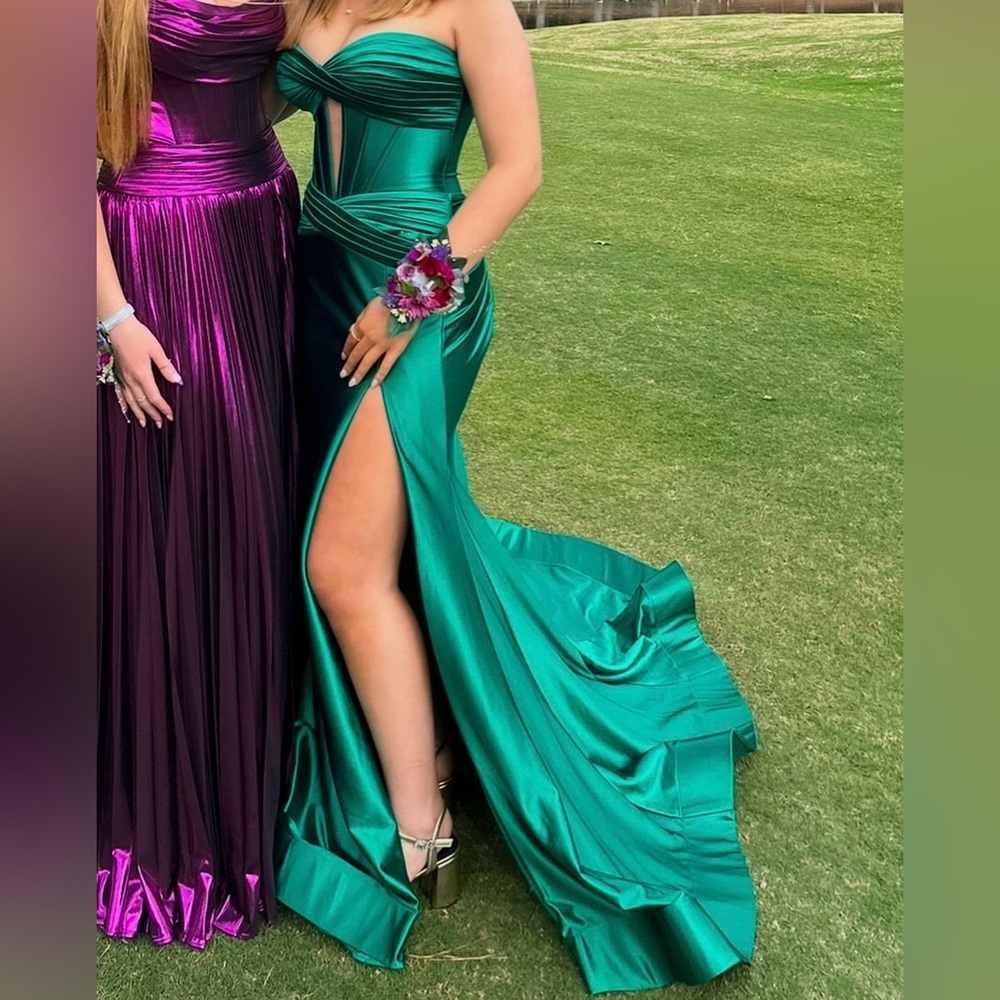 Sherri Hill Green Prom Dress